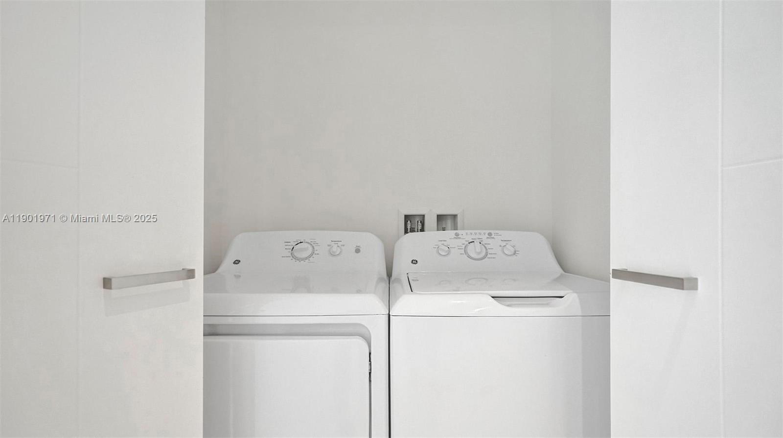 MERRICK MANOR - Residential Lease