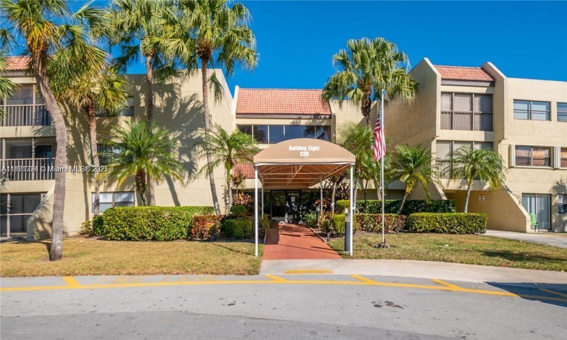 Beautiful and updated 2 bed 2 bath with a serene lake view in the desirable City of Weston. Split floor plan, laminated and tile floors throughout the unit, granite counter tops in the kitchen. Located on the third floor near the elevator for extra convenience. Washer/ dryer in the unit and walk-in closet in the primary bedroom. Relax in the over sized screened patio while you enjoy the sunsets and the peaceful lake view. 1 assigned parking space. Close to mayor highways, restaurants, shopping, beautiful parks and grade "A" Schools. This community is part of the amazing Bonaventure Town Center Club, which offers pools, gym, group fitness classes, sauna/spa, indoor basketball courts, bowling, game room and much more.