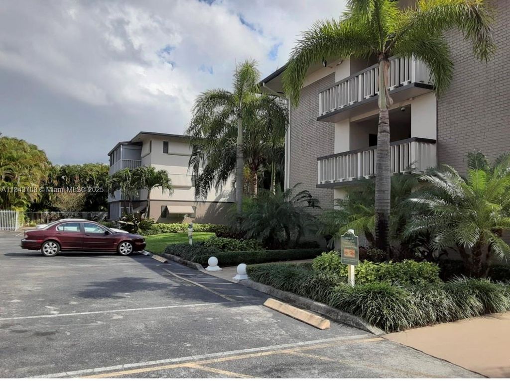 Photo of 4900 Washington St #209, Hollywood, FL 33021 (MLS # A11843708)