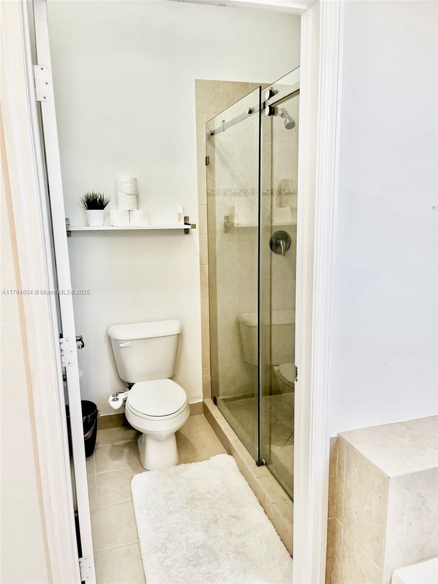 CHAMPION LAKES - Residential