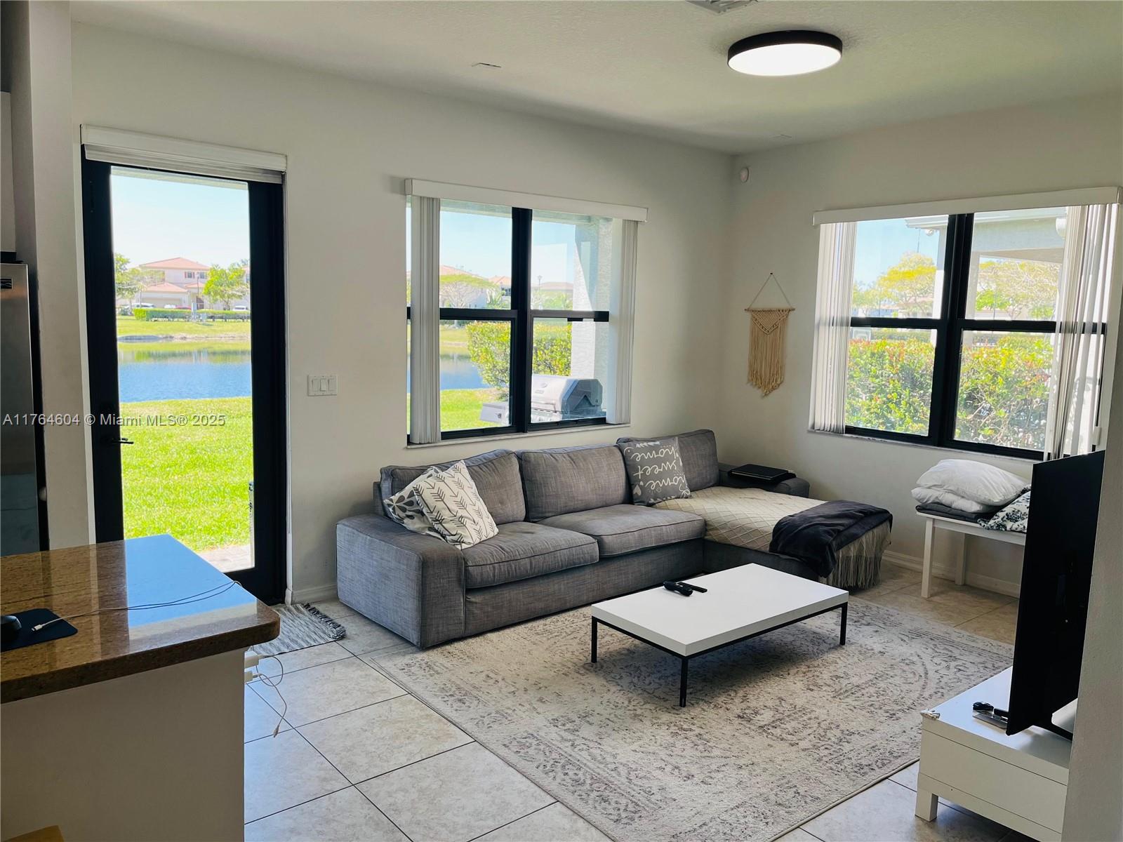 CHAMPION LAKES - Residential