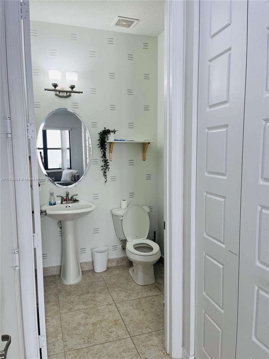 CHAMPION LAKES - Residential