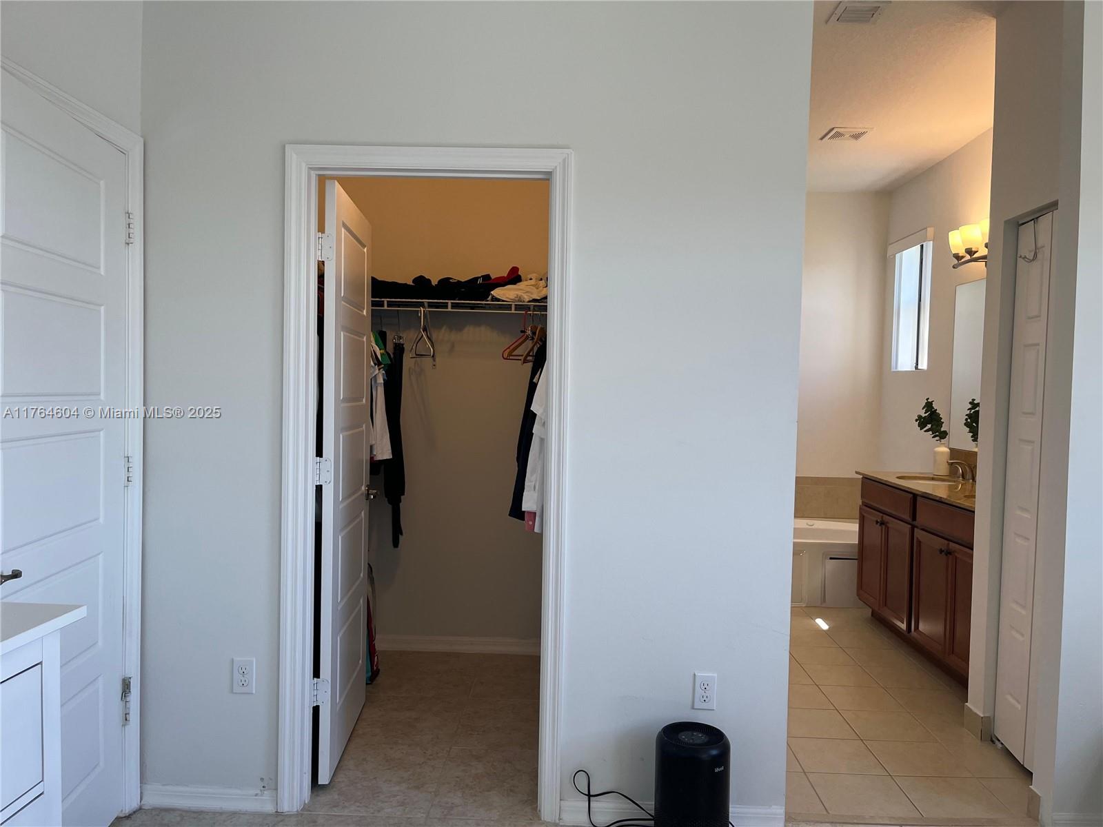 CHAMPION LAKES - Residential