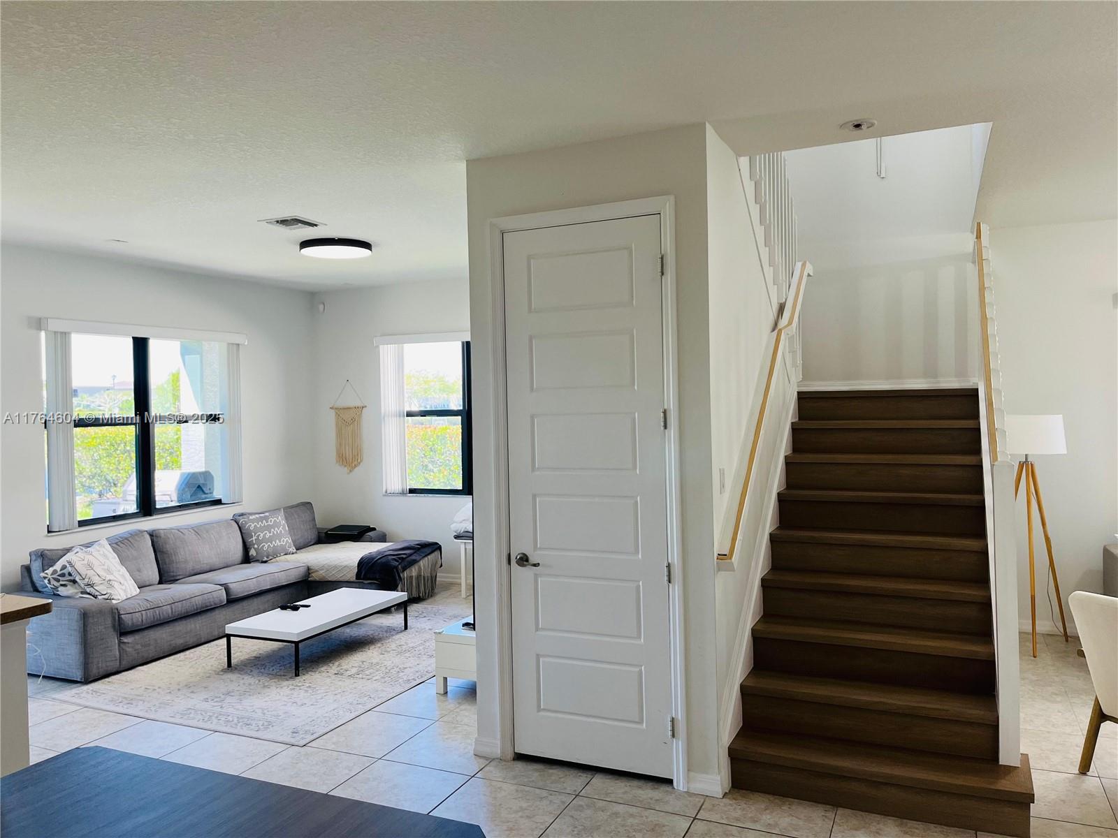 CHAMPION LAKES - Residential