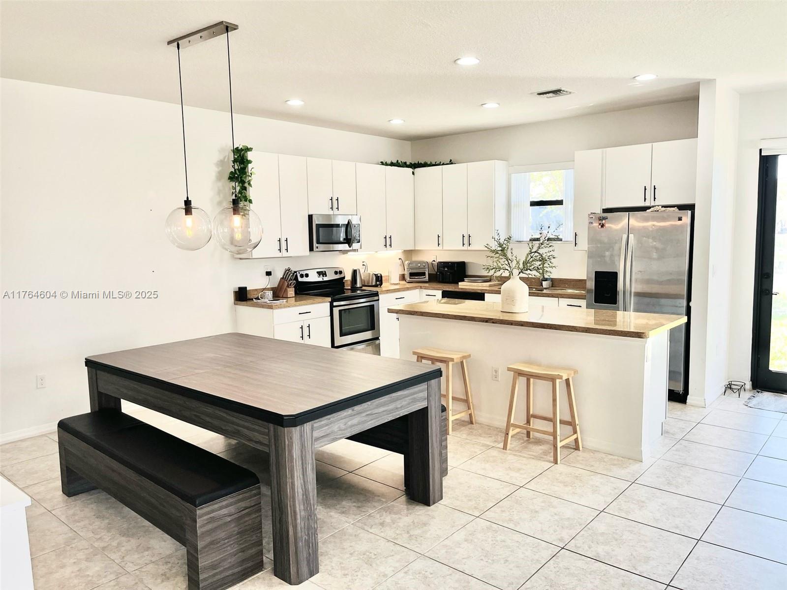 CHAMPION LAKES - Residential