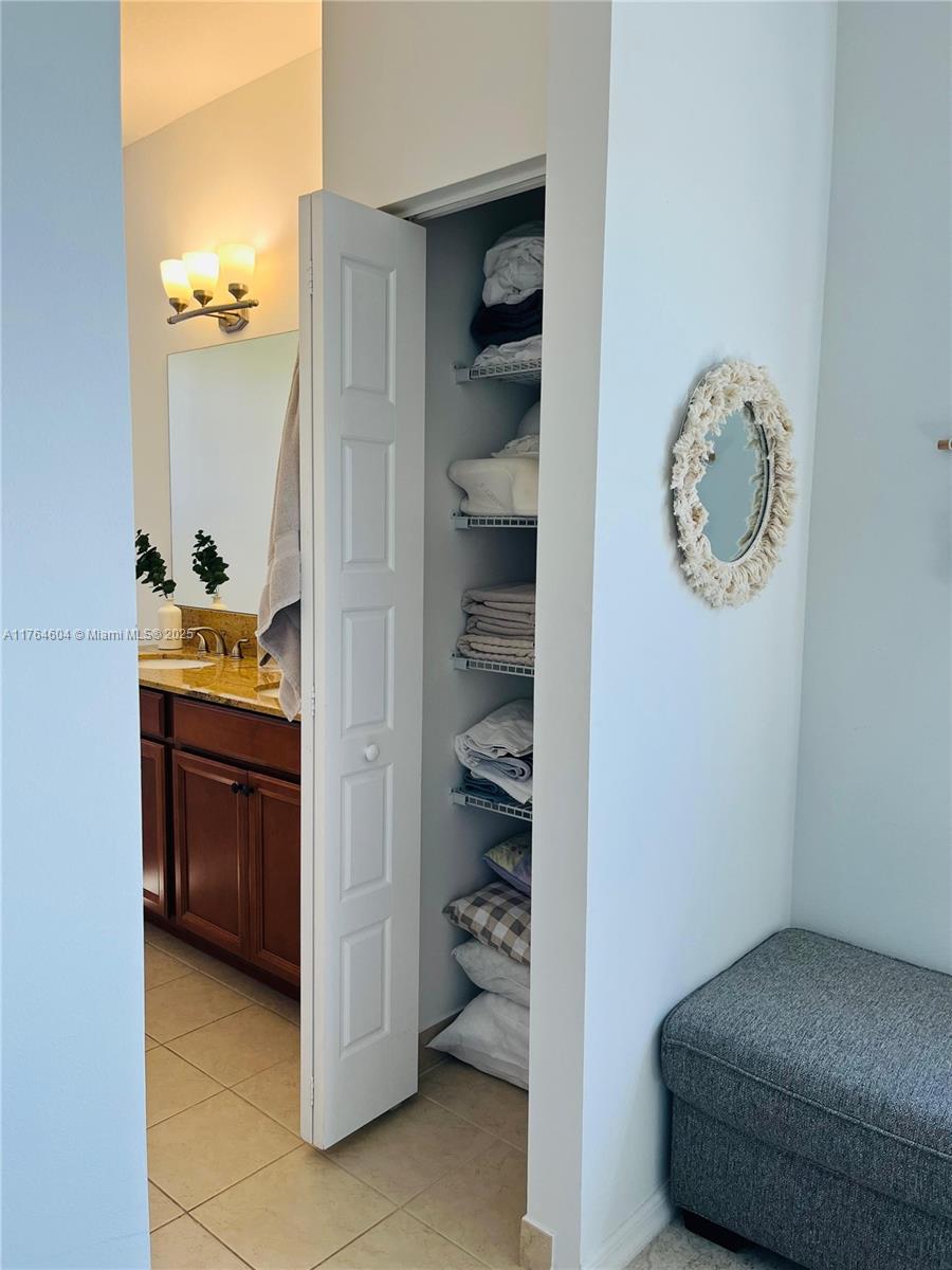 CHAMPION LAKES - Residential