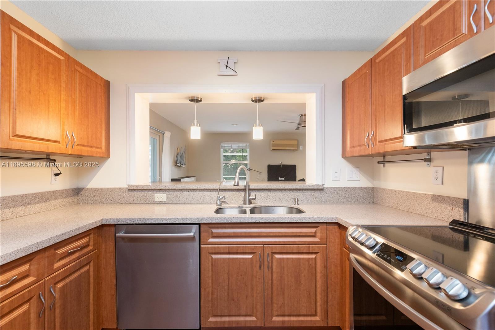 PEMBROKE ISLES - Residential