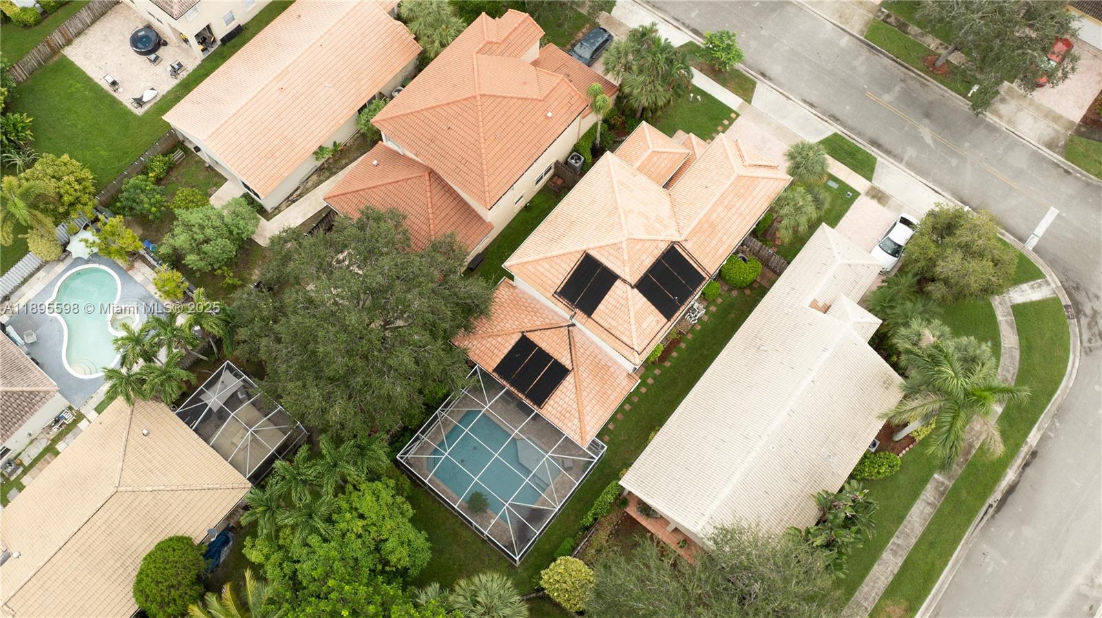 PEMBROKE ISLES - Residential