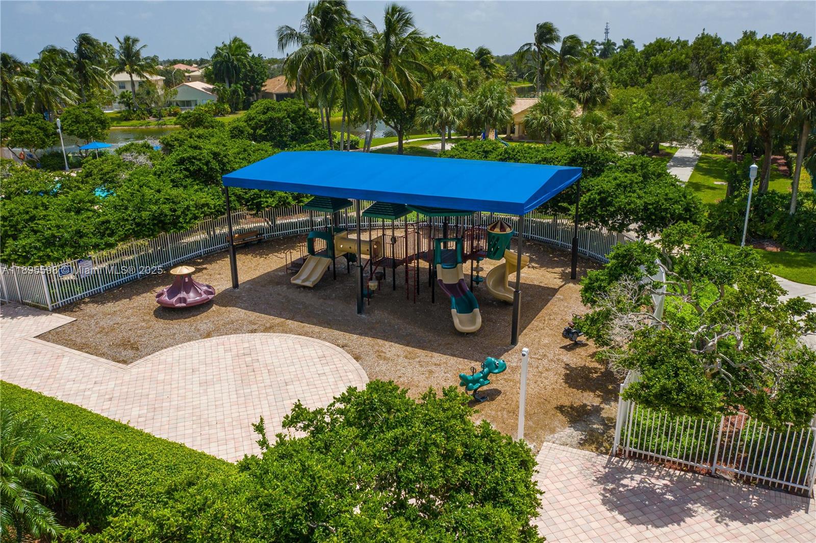 PEMBROKE ISLES - Residential