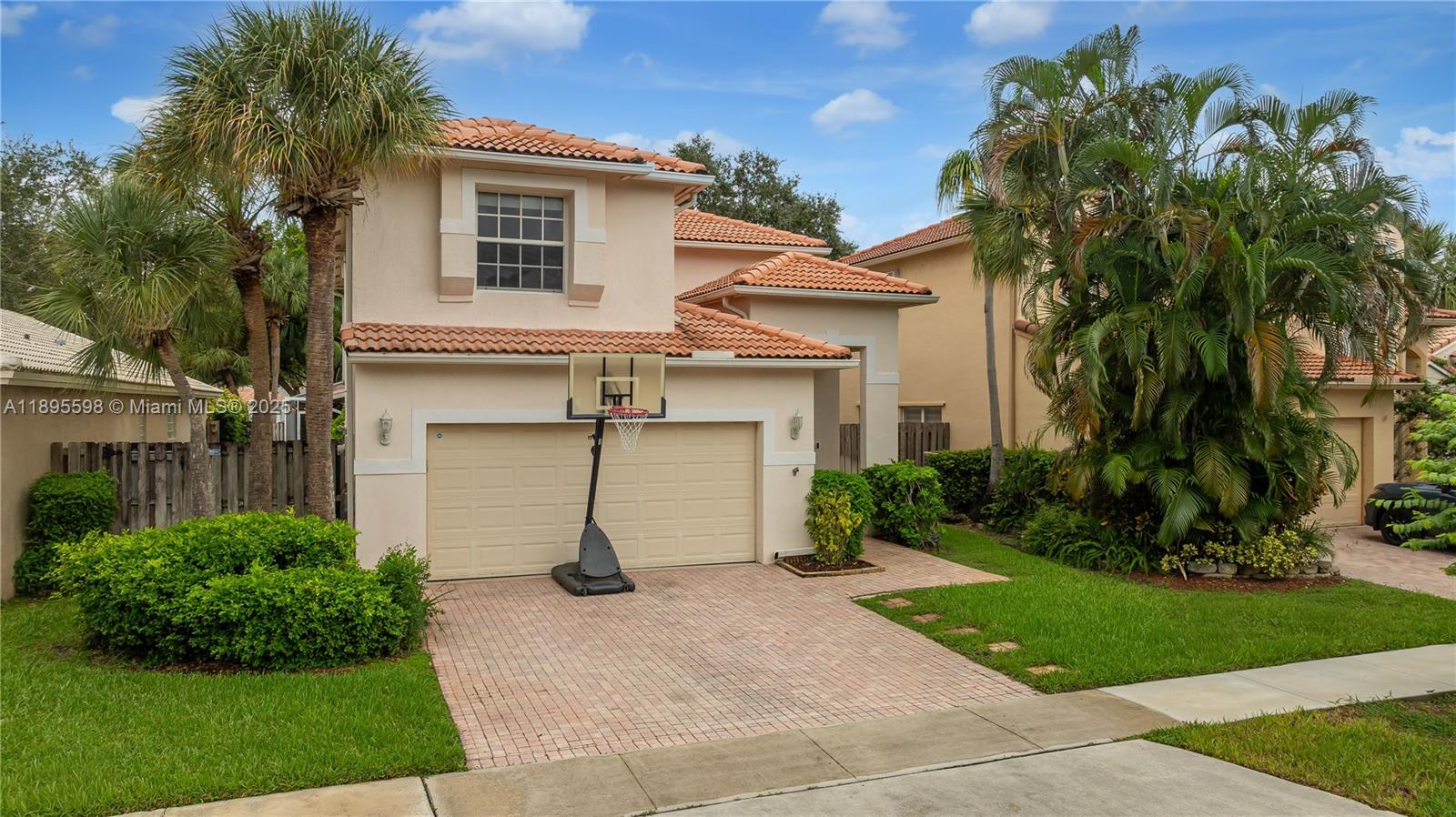 PEMBROKE ISLES - Residential