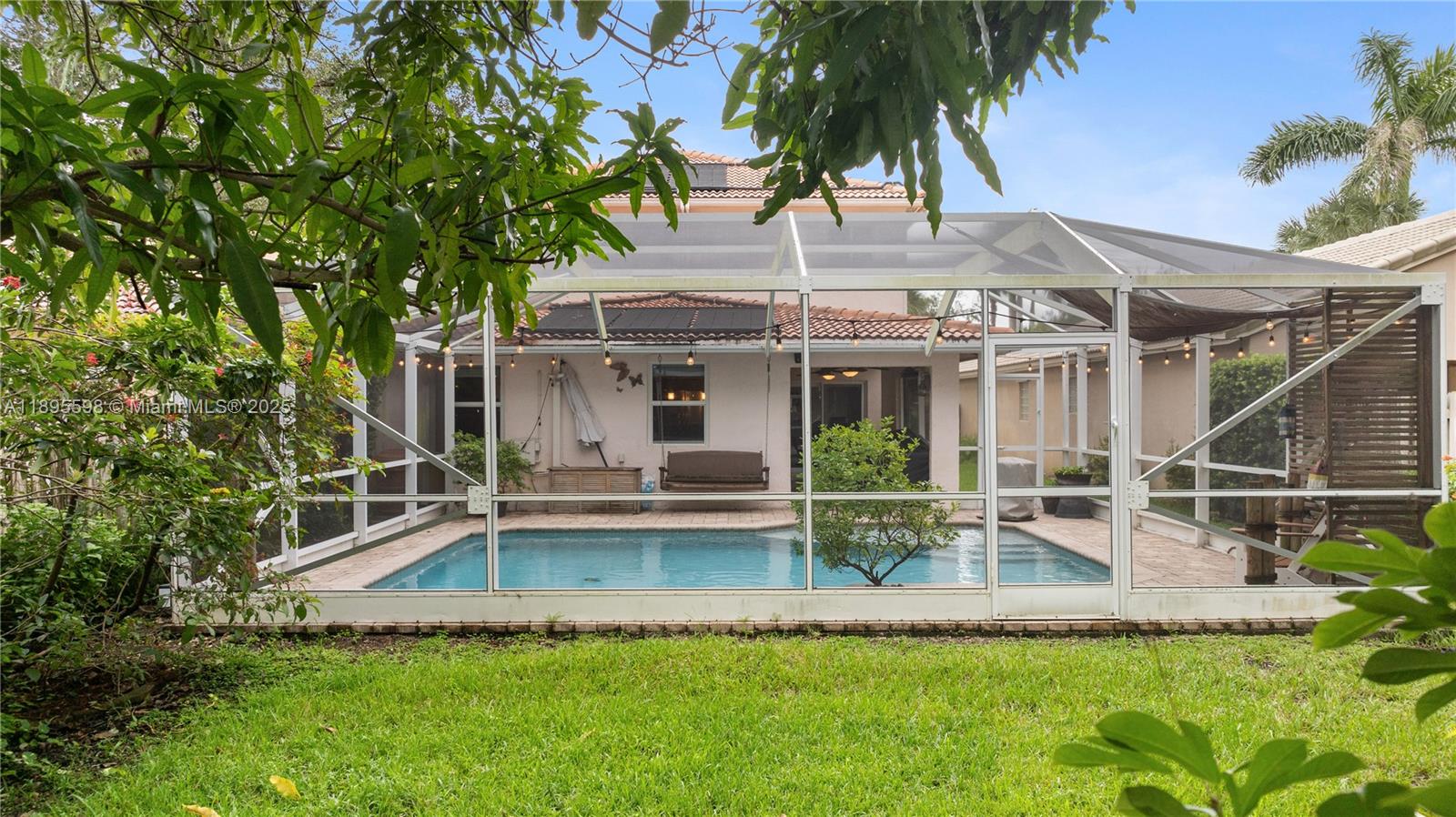 PEMBROKE ISLES - Residential