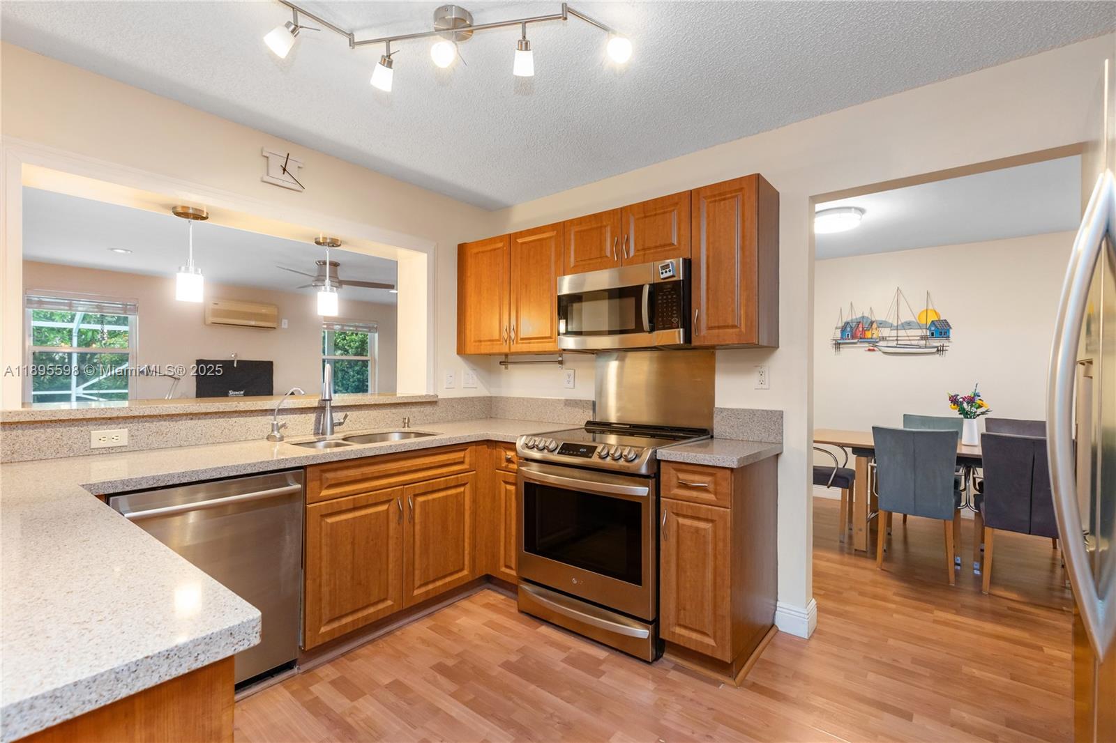 PEMBROKE ISLES - Residential