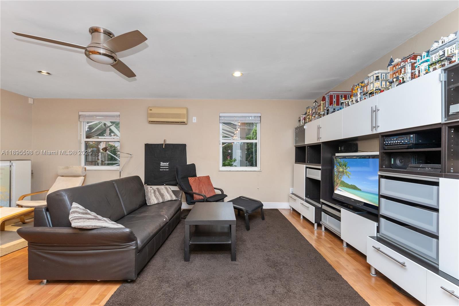 PEMBROKE ISLES - Residential