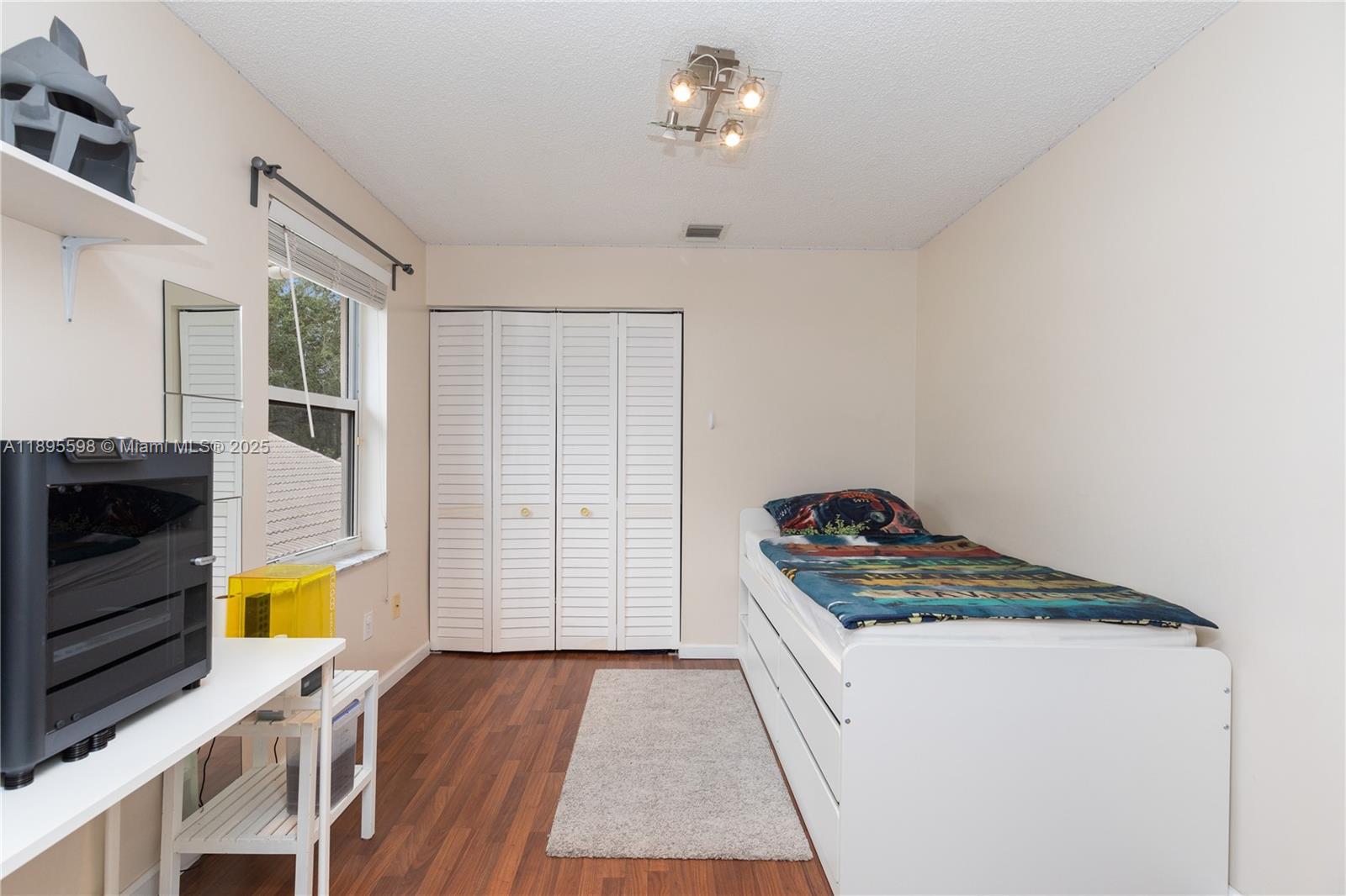 PEMBROKE ISLES - Residential