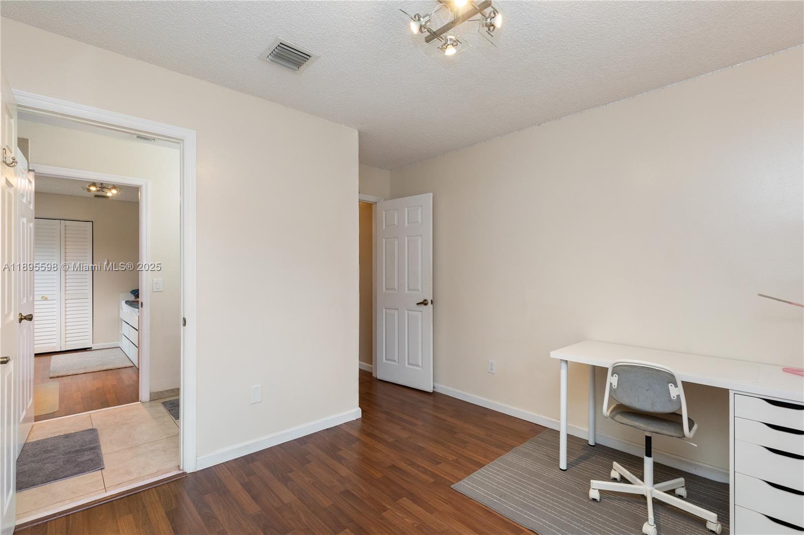 PEMBROKE ISLES - Residential