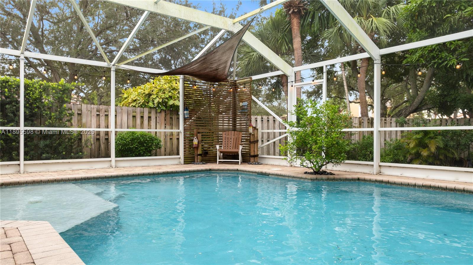 PEMBROKE ISLES - Residential