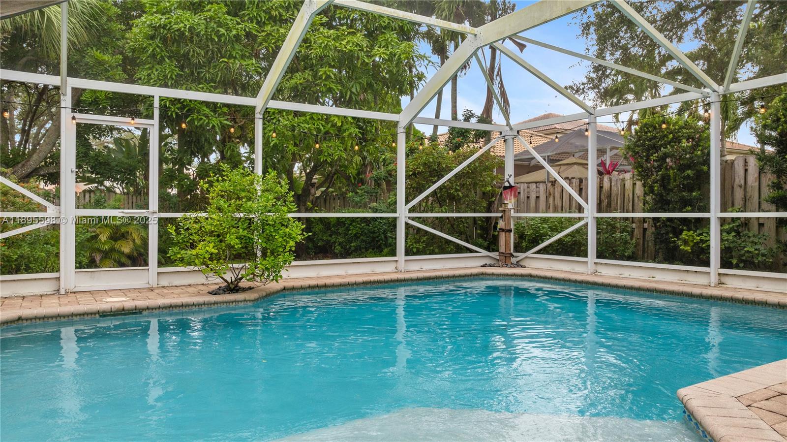 PEMBROKE ISLES - Residential