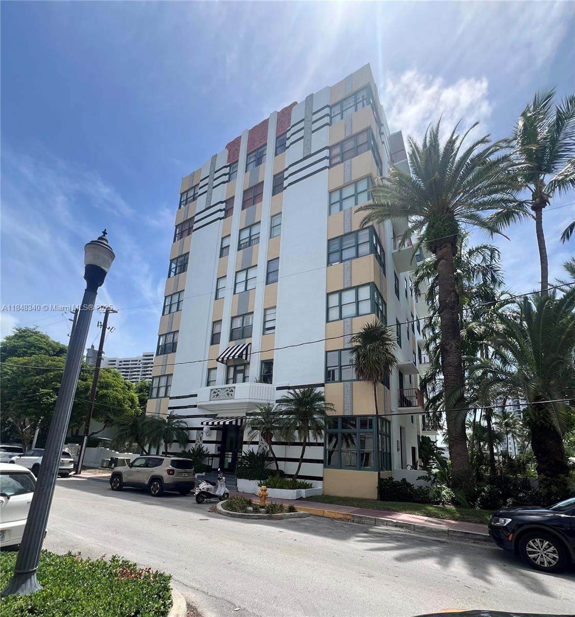 Unique south beach studio apartment for sale in the historic art deco waterfront building Helen Mar. Common areas include manicured garden area and pool. Minutes from south beach hotels, restaurants, shops and ocean via pedestrian bridge just outside the building. A must see one of a kind. Call listing agent for further details