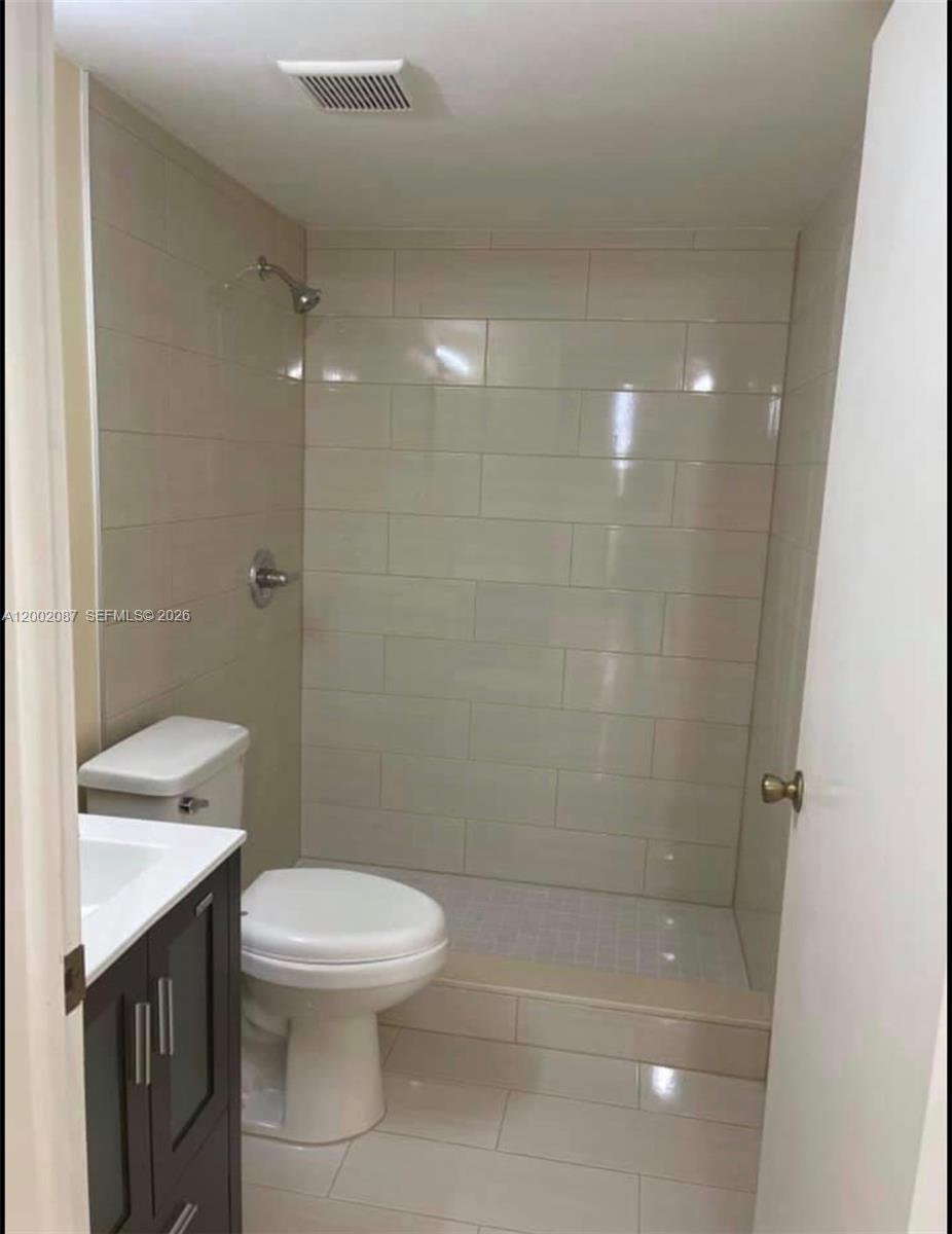 LYNBROOK COURT CONDO PH I - Residential Lease