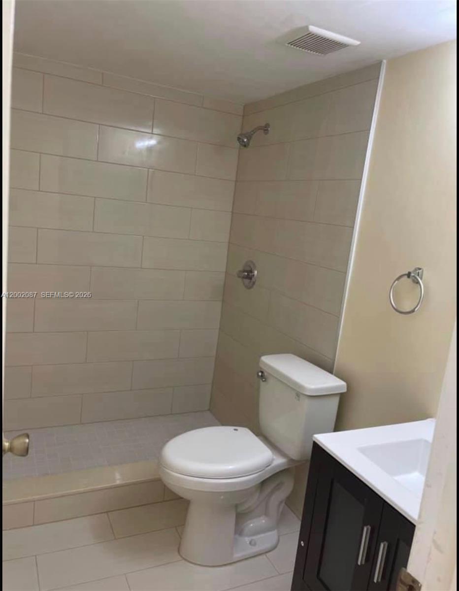 LYNBROOK COURT CONDO PH I - Residential Lease