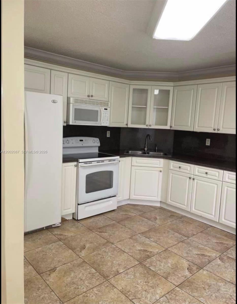 LYNBROOK COURT CONDO PH I - Residential Lease