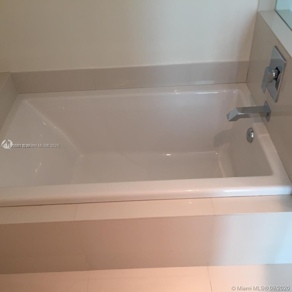 1100 MILLECENTO RESIDENCE - Residential