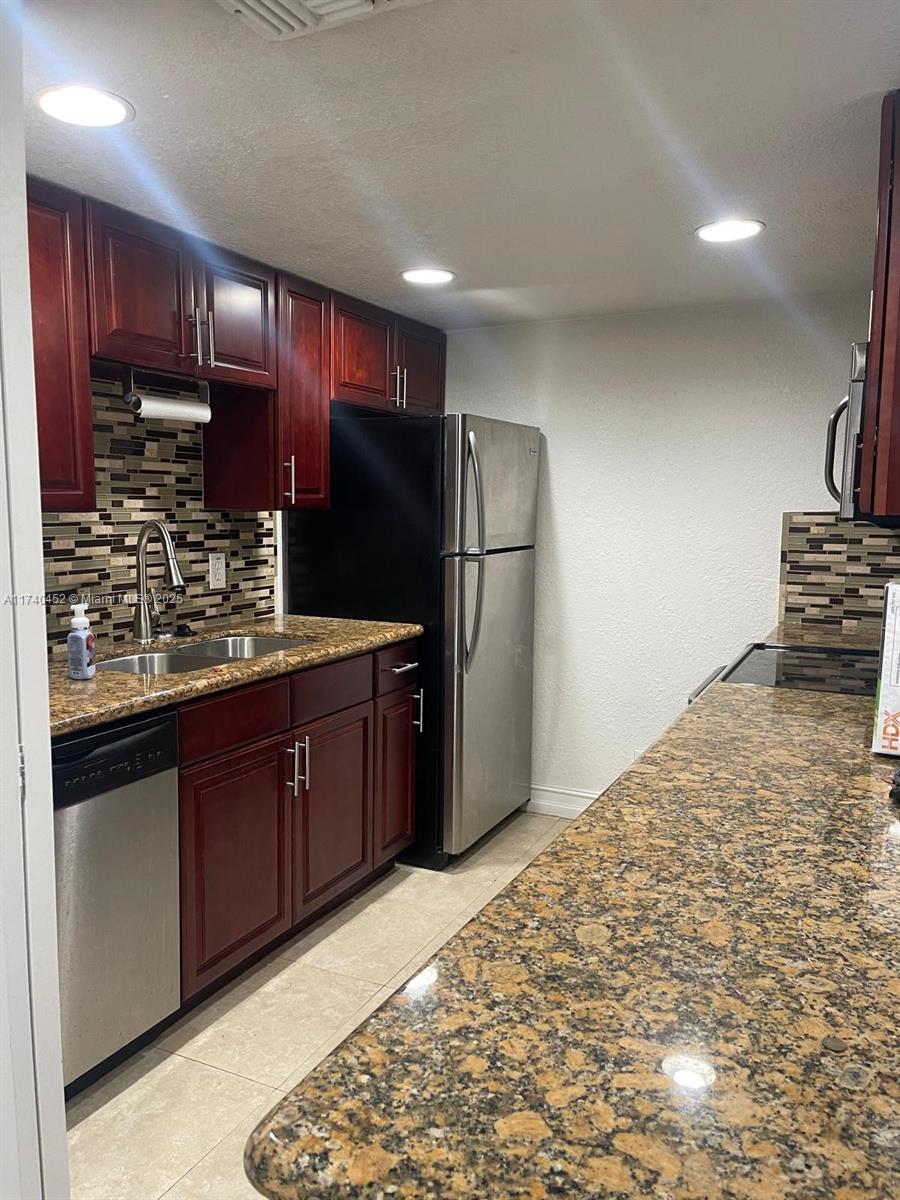 LAKE PLACE CONDO - Residential Lease