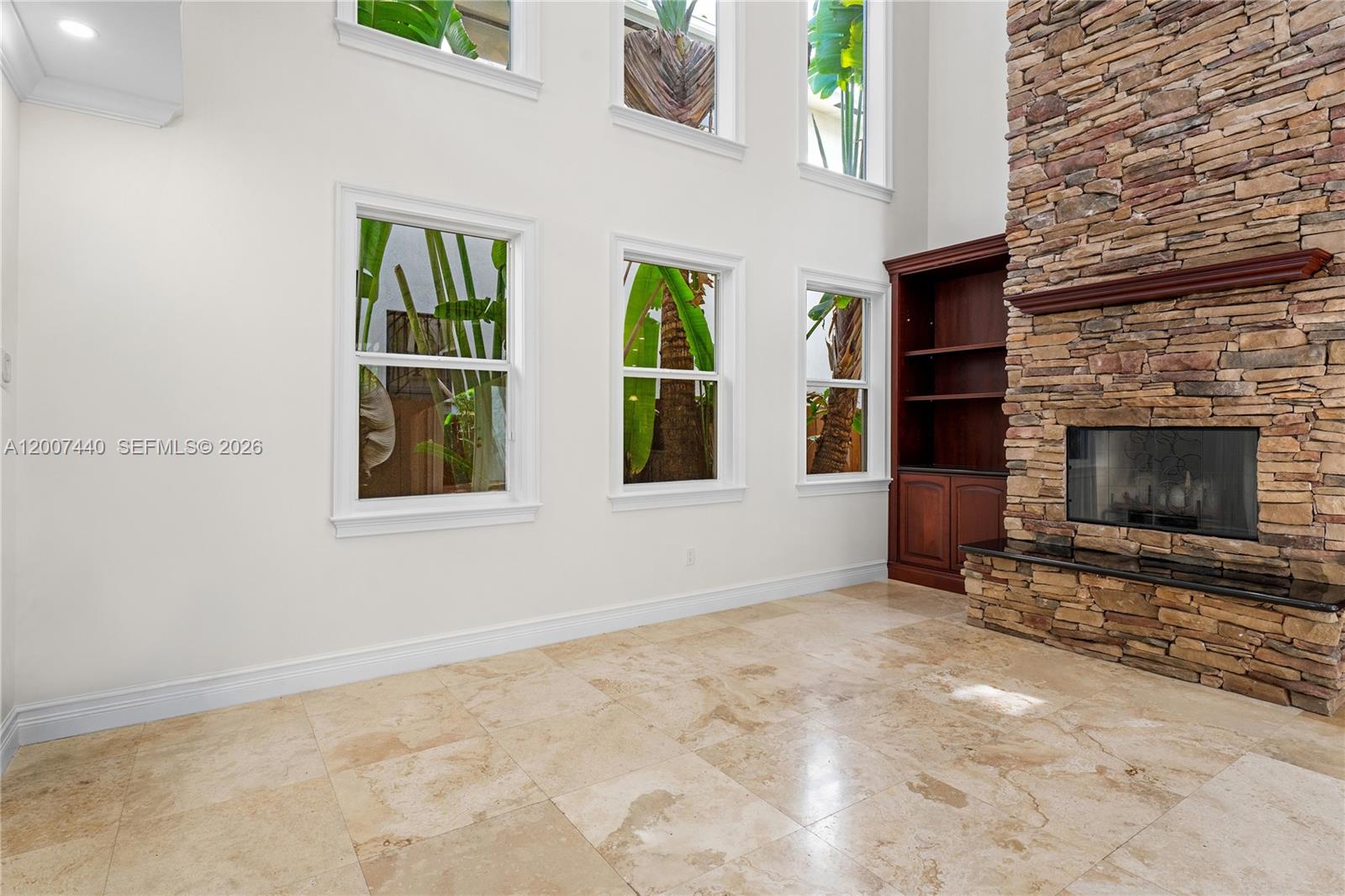 COCONUT GROVE MANOR - Residential