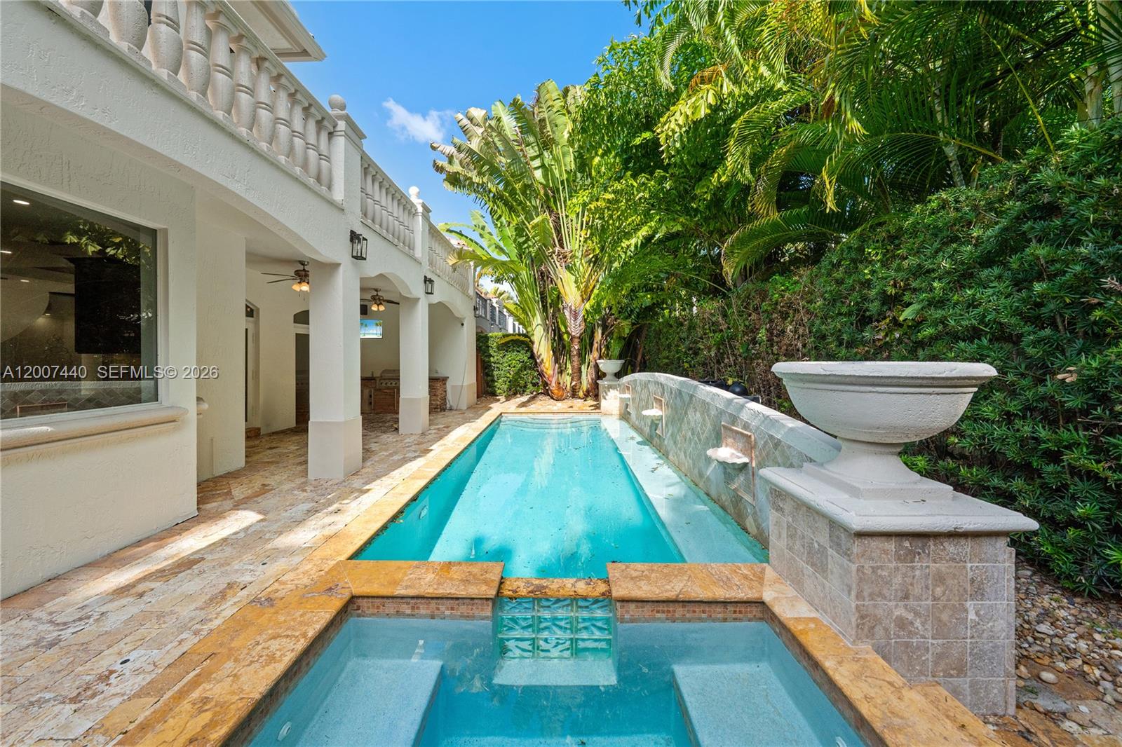 COCONUT GROVE MANOR - Residential