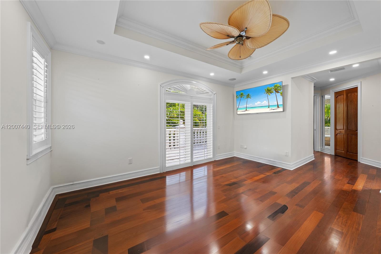 COCONUT GROVE MANOR - Residential