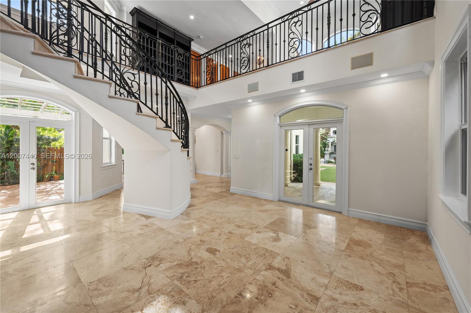 COCONUT GROVE MANOR - Residential