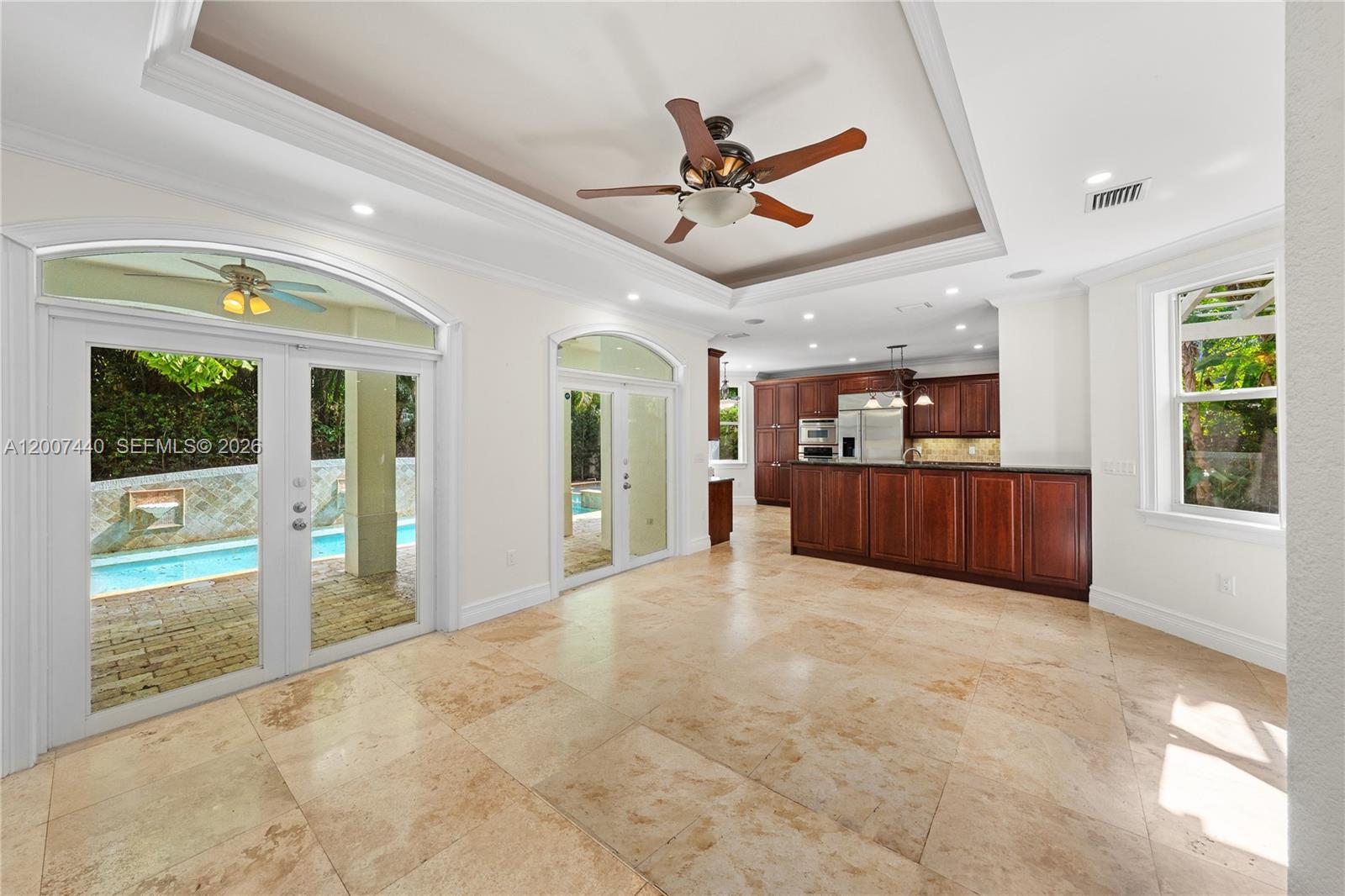 COCONUT GROVE MANOR - Residential