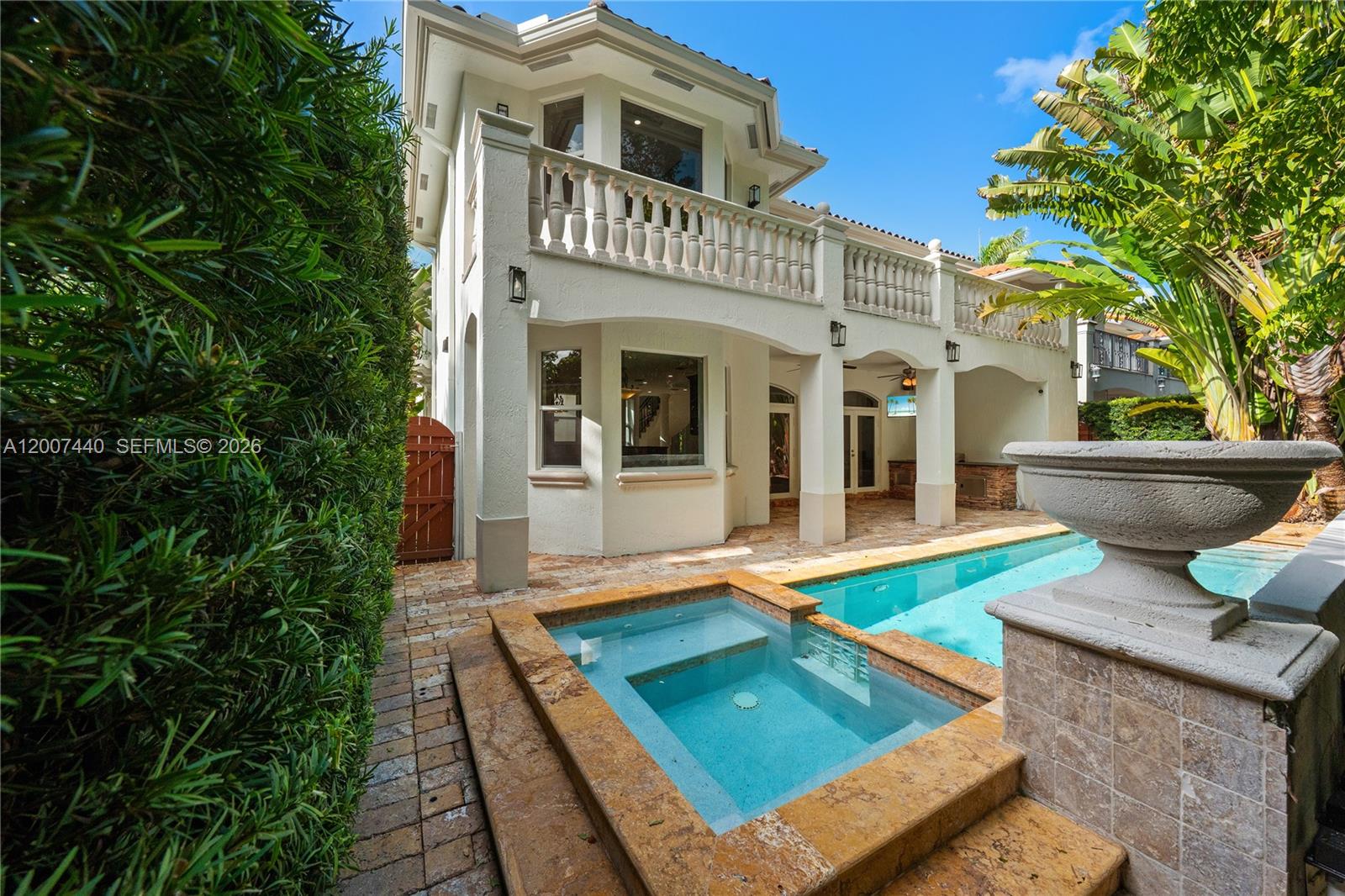 COCONUT GROVE MANOR - Residential