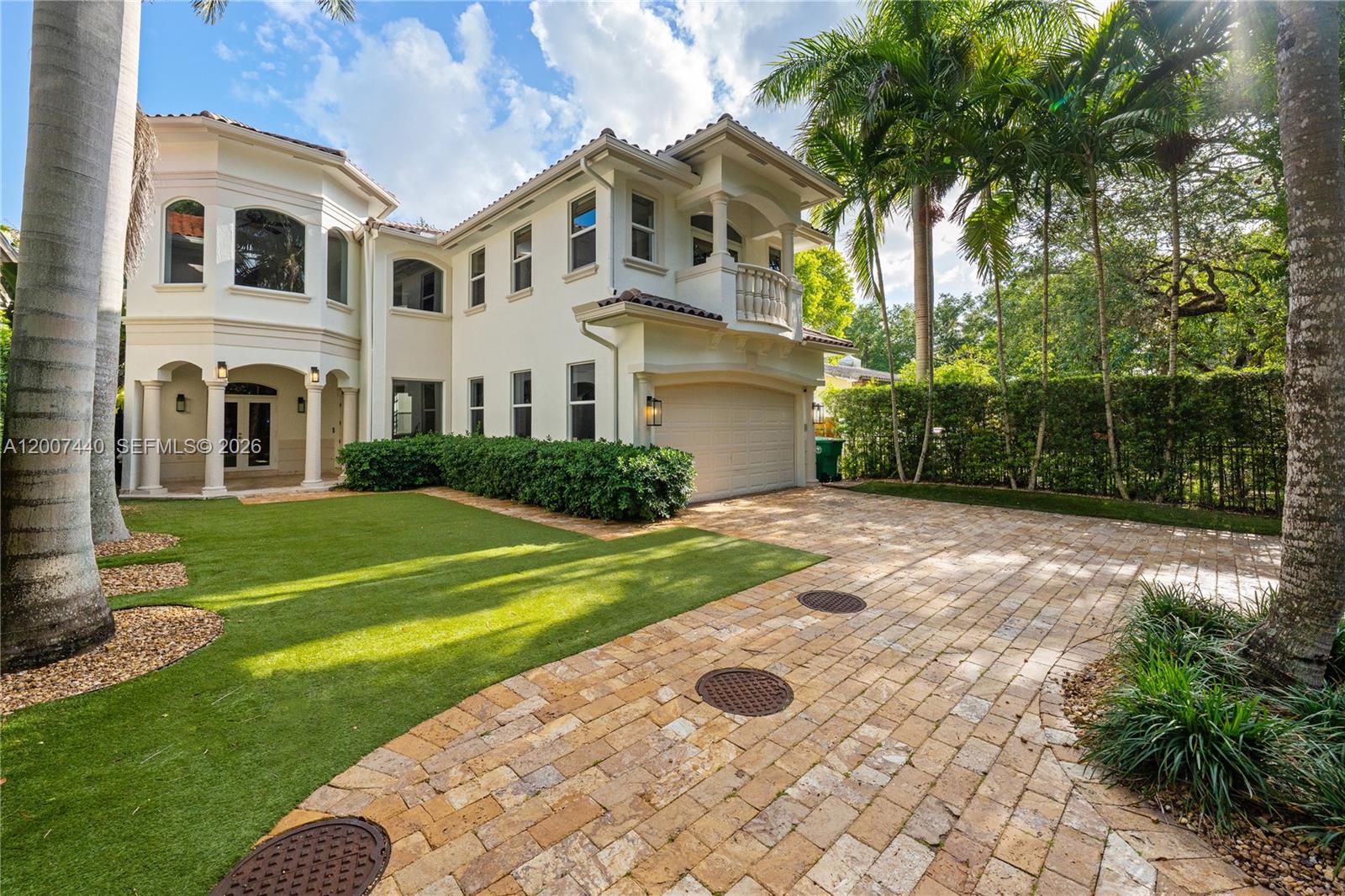 COCONUT GROVE MANOR - Residential