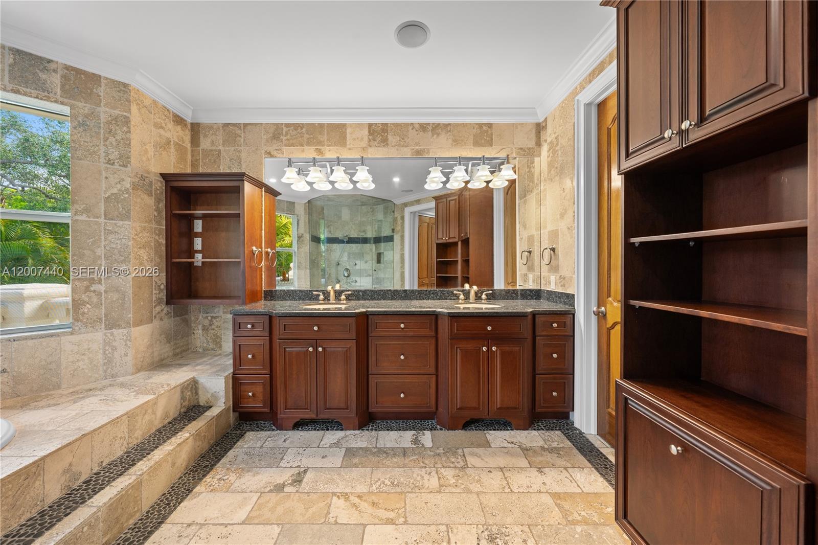 COCONUT GROVE MANOR - Residential