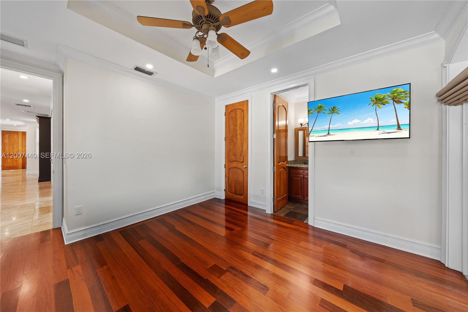 COCONUT GROVE MANOR - Residential