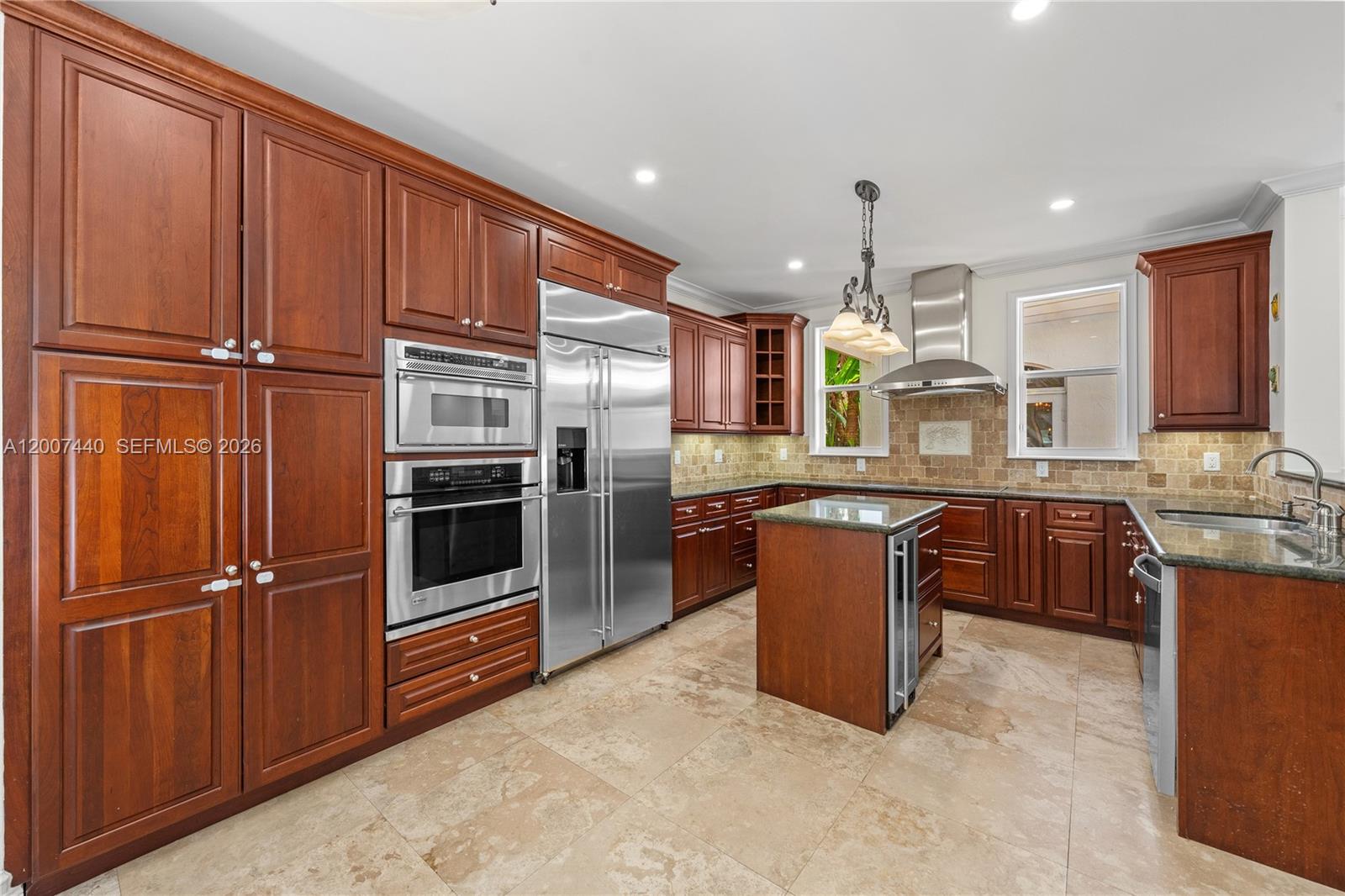 COCONUT GROVE MANOR - Residential