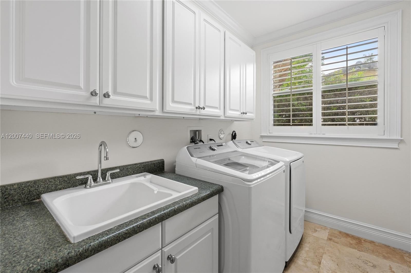 COCONUT GROVE MANOR - Residential