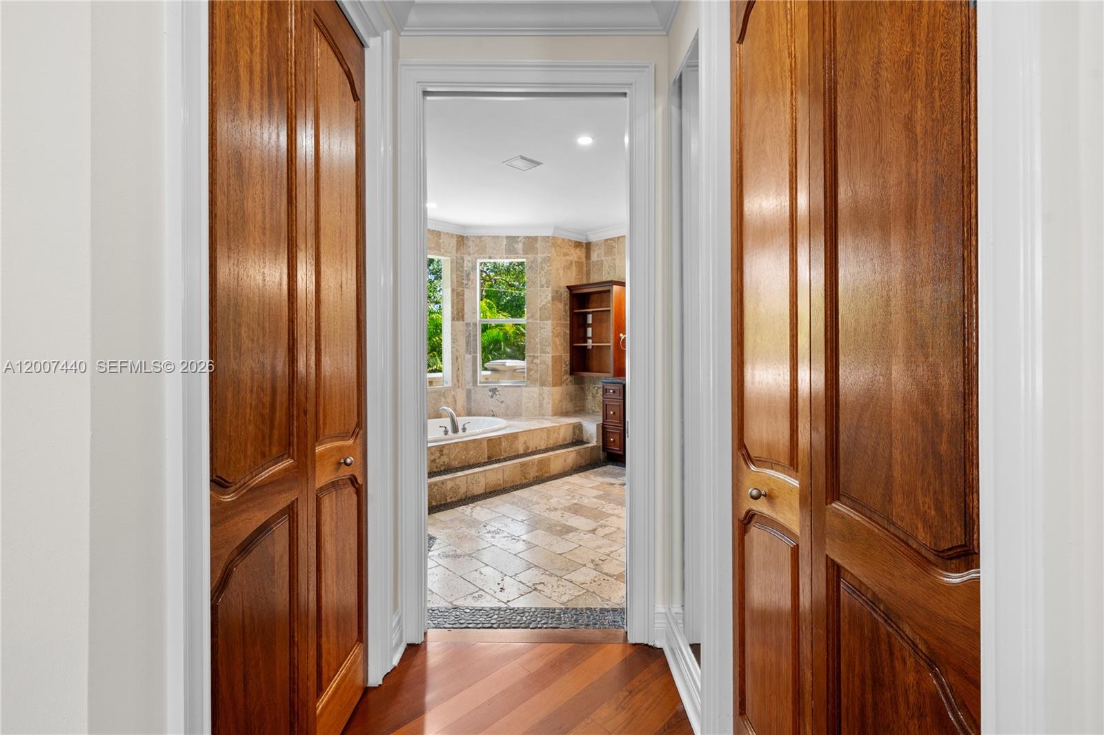 COCONUT GROVE MANOR - Residential