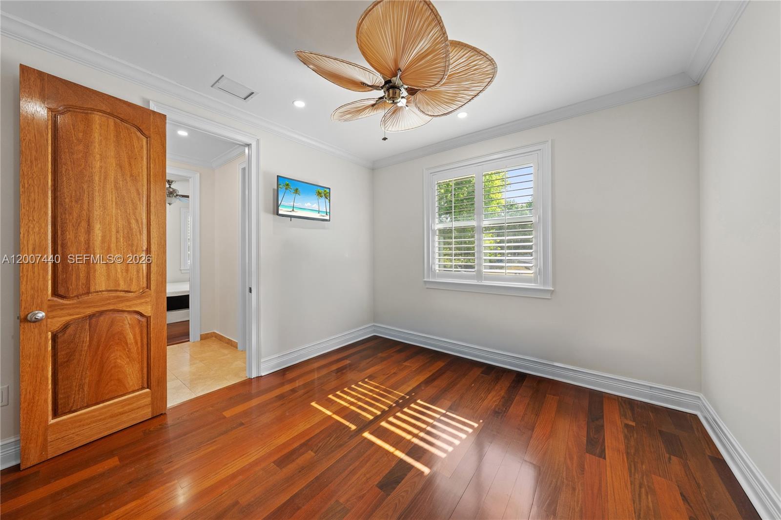 COCONUT GROVE MANOR - Residential