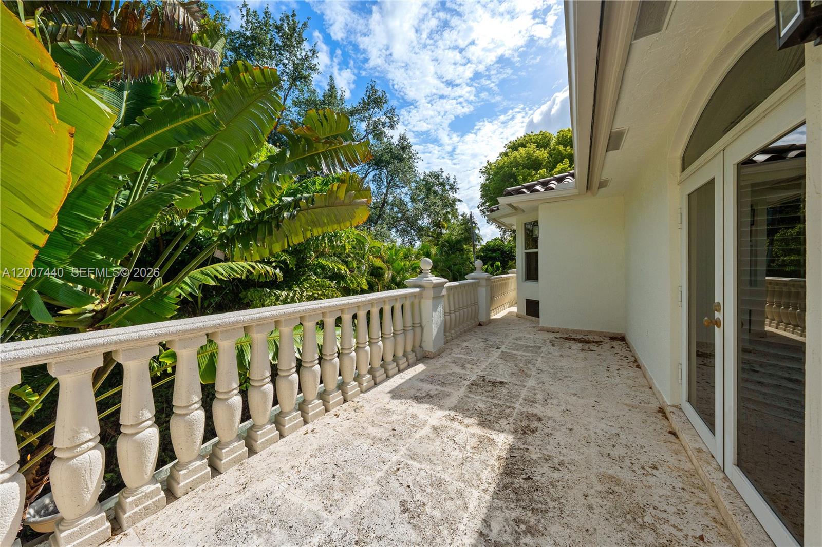 COCONUT GROVE MANOR - Residential