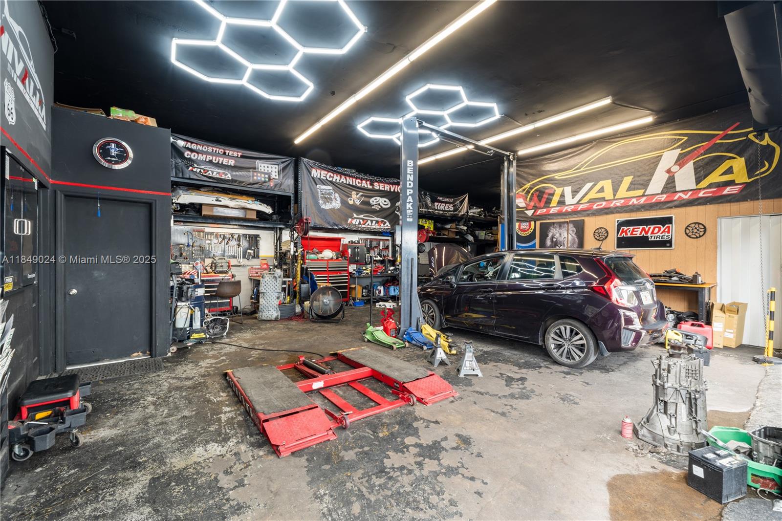 4350 NW 32 AVE