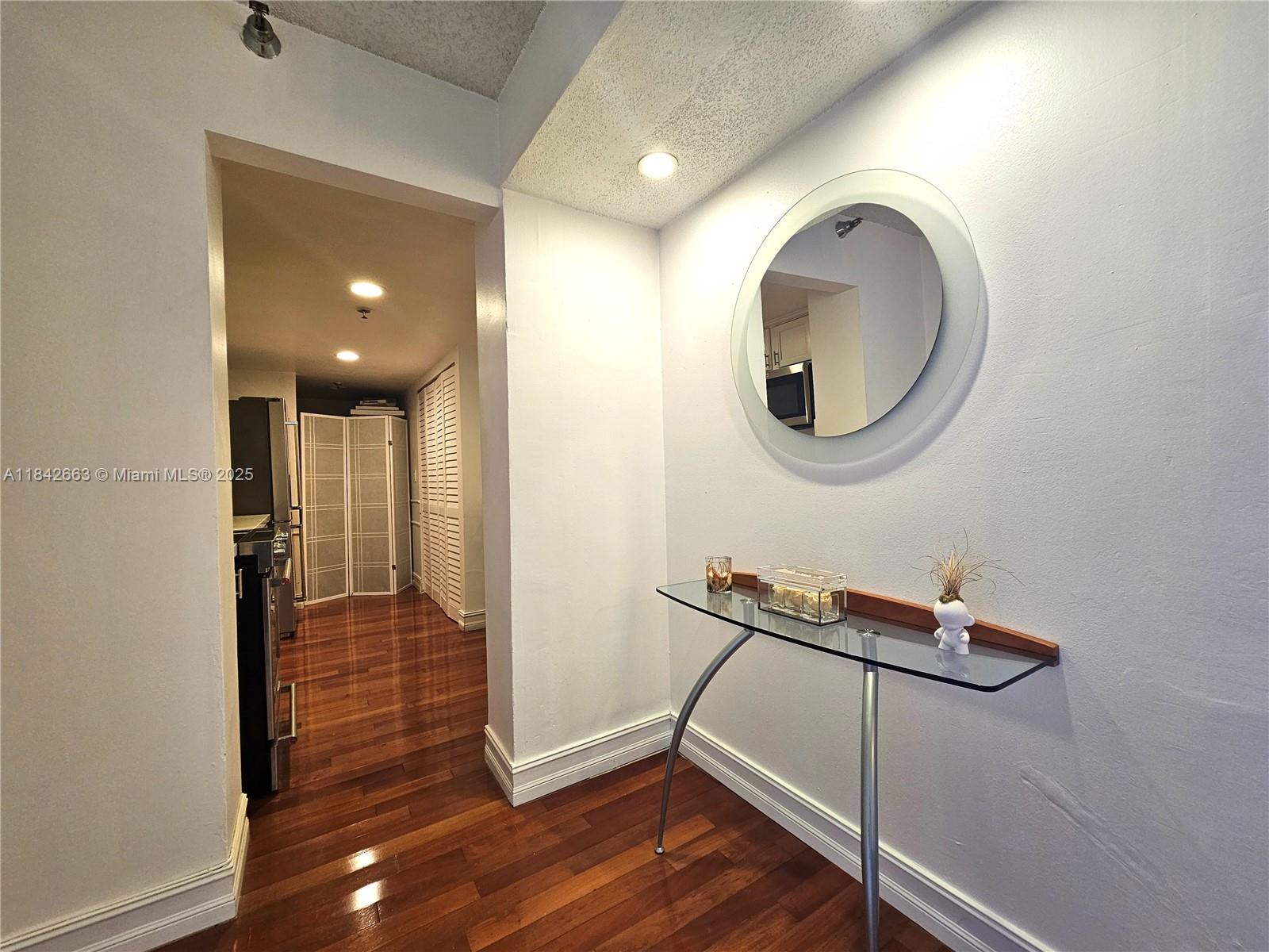 3200 Collins Ave 9-6