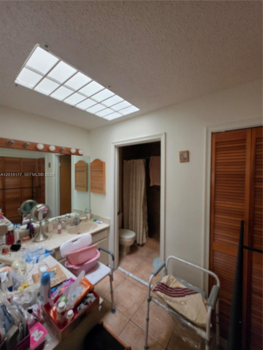 SUNSET CONDOR PH I - Residential