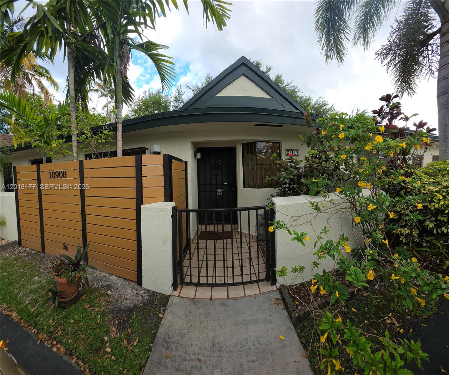 SUNSET CONDOR PH I - Residential