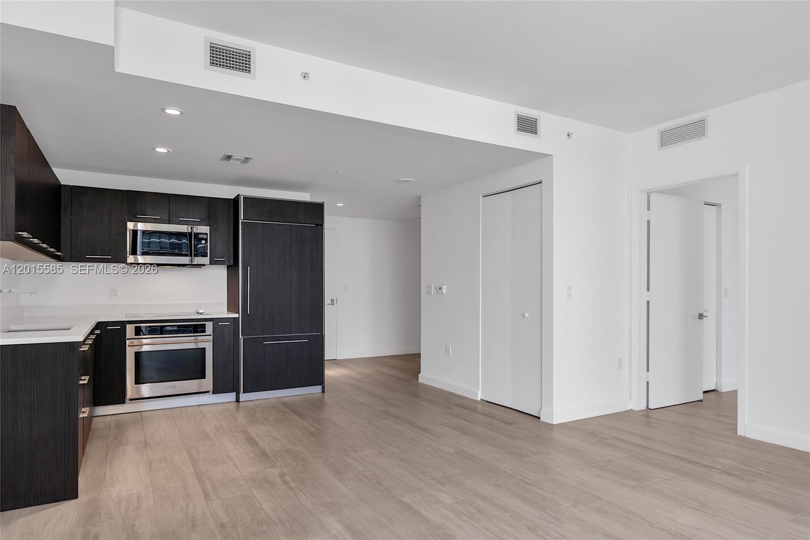 BRICKELL HEIGHTS EAST CON - Residential Lease