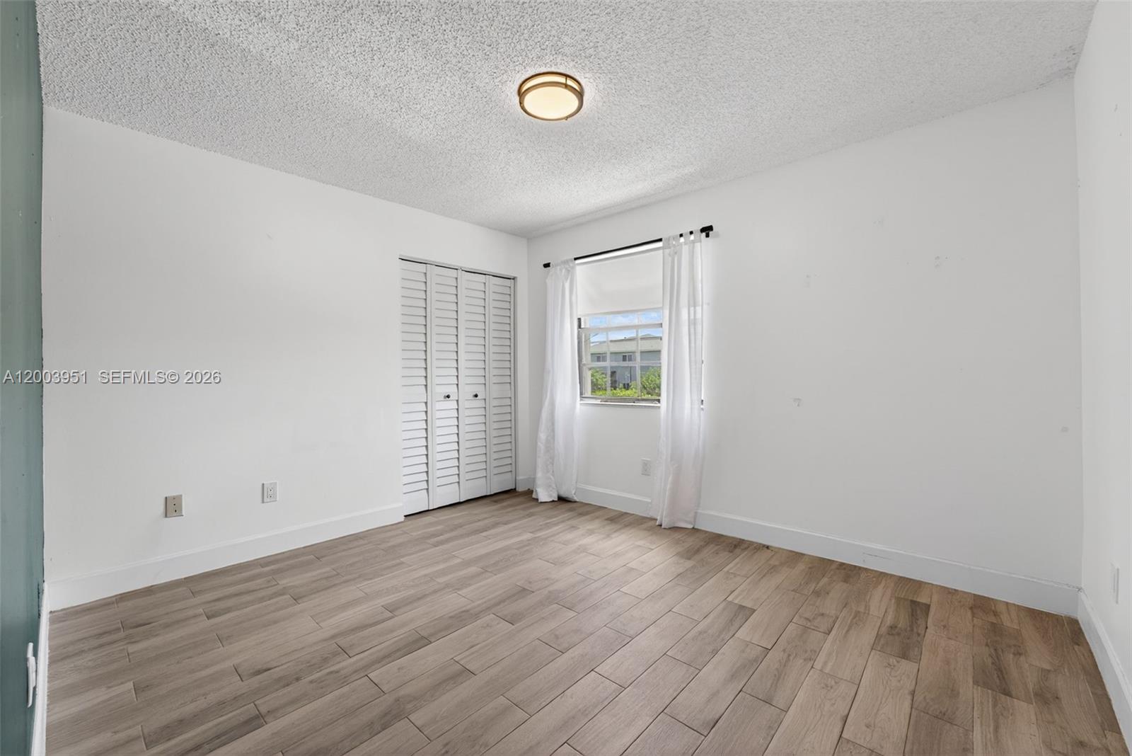 LAKESHORE CONDO 6 - Residential