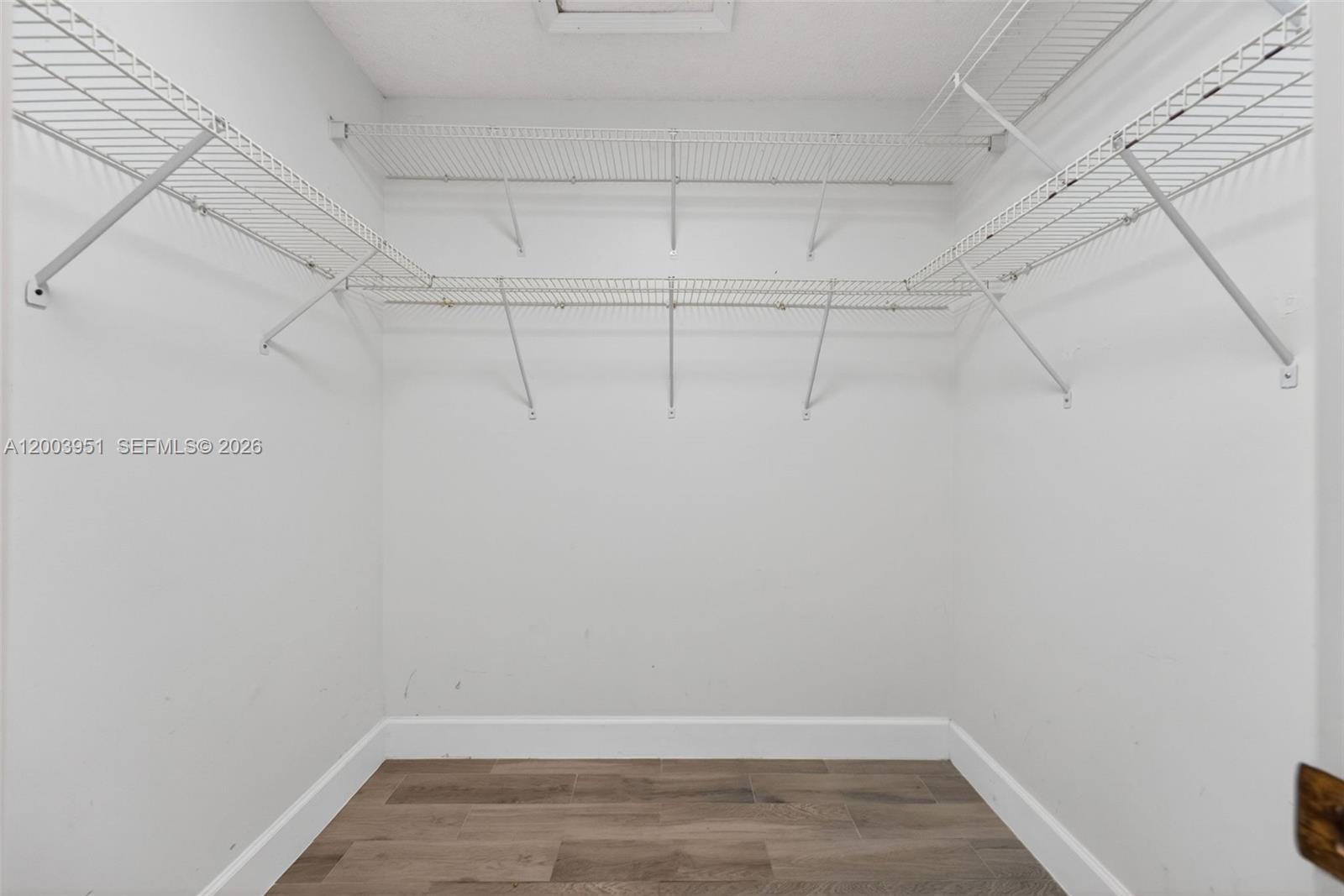 LAKESHORE CONDO 6 - Residential