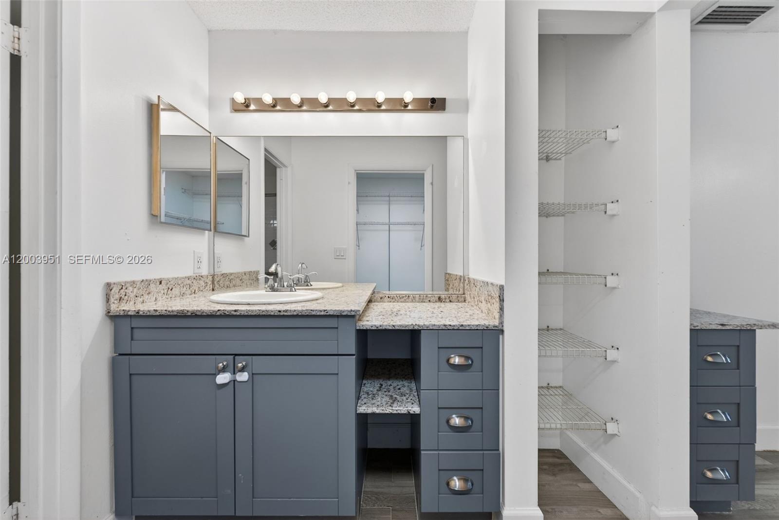 LAKESHORE CONDO 6 - Residential