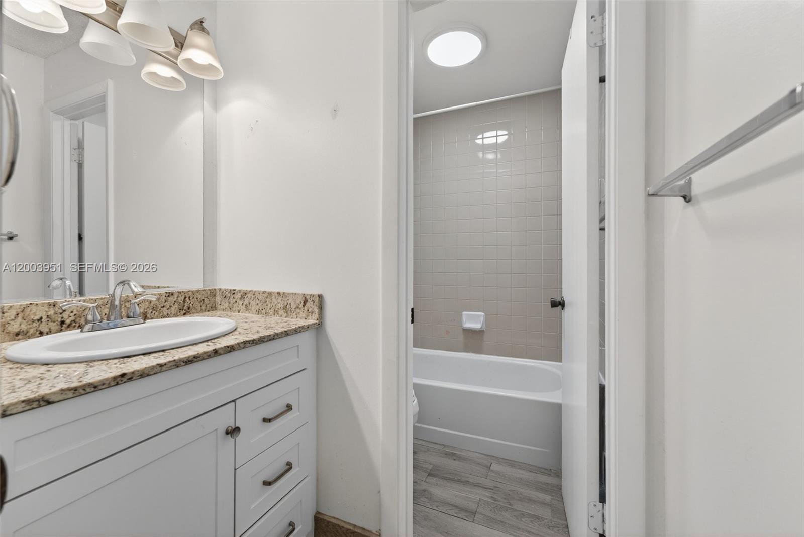 LAKESHORE CONDO 6 - Residential
